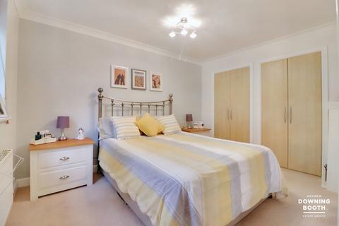 40 Thacker Drive, Lichfield, WS13 6NS