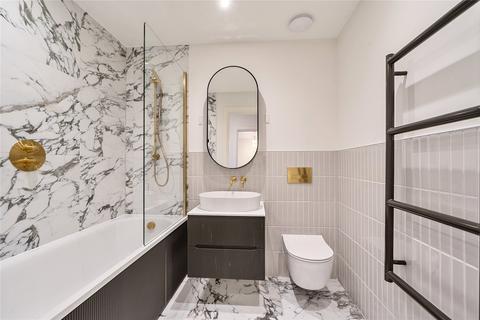 2 bedroom flat for sale, Oatlands Drive, Weybridge, Surrey, KT13