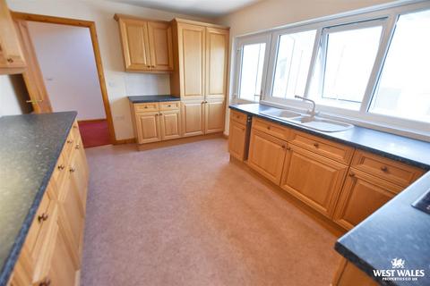 4 bedroom detached house for sale, Nun Street, St. Davids