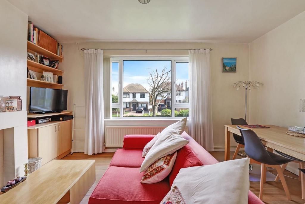 02-3ac3 JHProp World - 6d Hall Drive - 4-medium.jpg