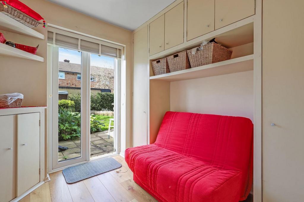 09-6e71 JHProp World - 6d Hall Drive - 25-medium.jpg