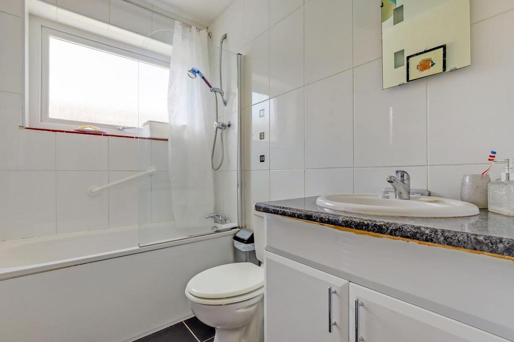06-0406 JHProp World - 6d Hall Drive - 16-medium.jpg