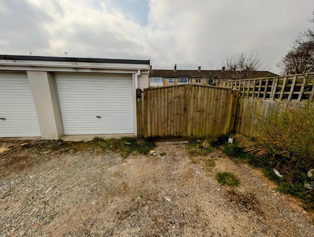 31 quedgeley garage.jpg