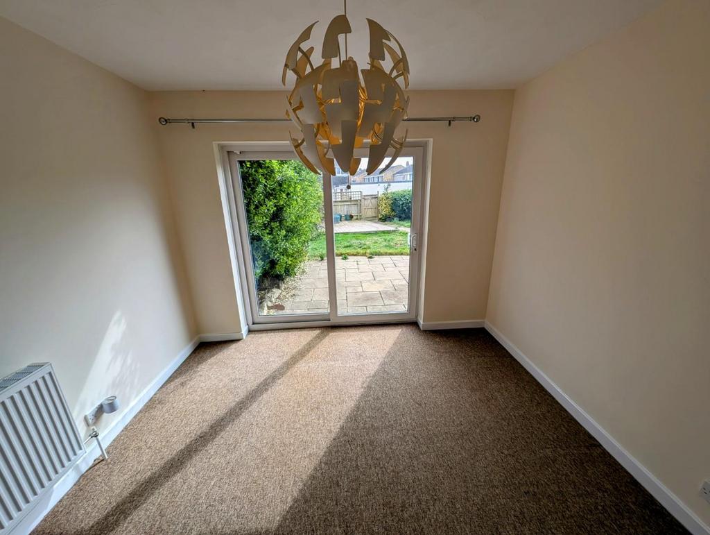 31 Quedgeley dining room.jpg