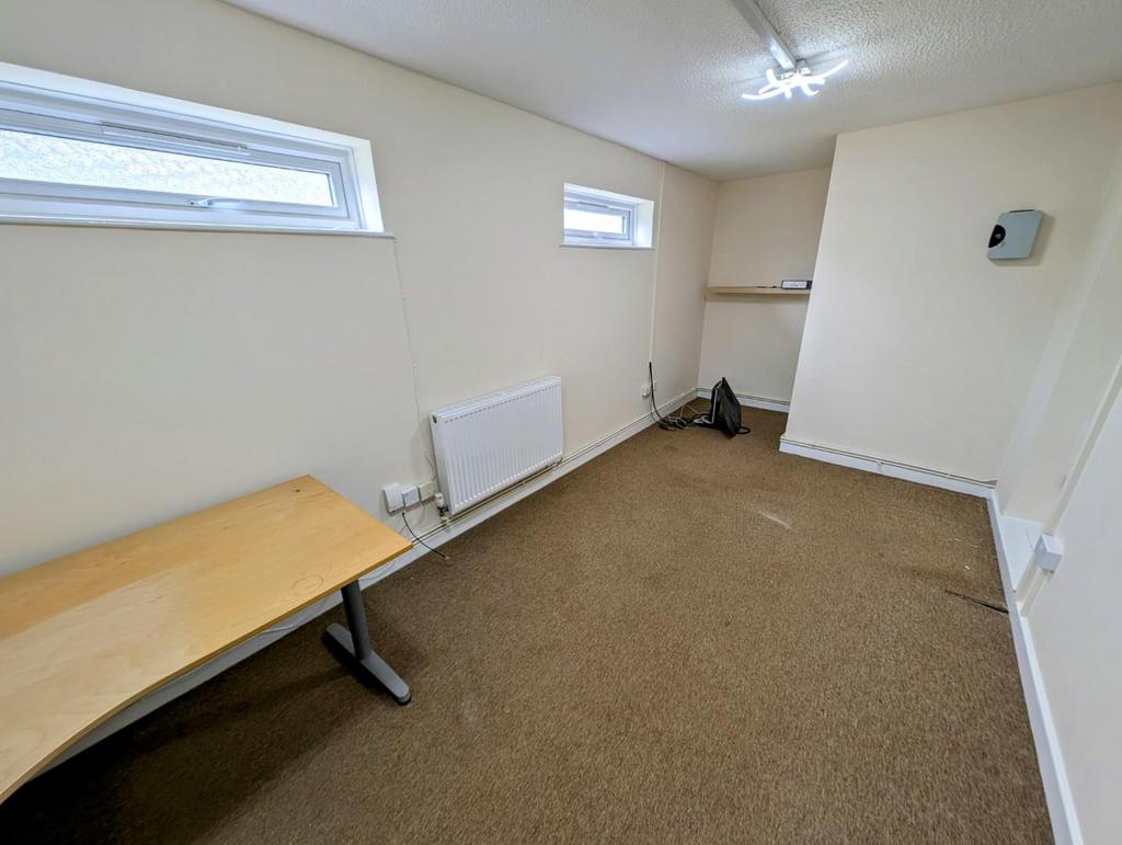 31 quedgeley further reception.jpg