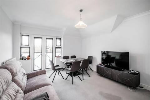 2 bedroom flat to rent, Maple Lodge, Roding Lane, Buckhurst Hill