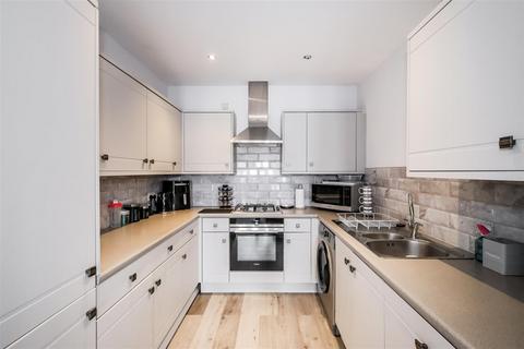 2 bedroom flat to rent, Maple Lodge, Roding Lane, Buckhurst Hill