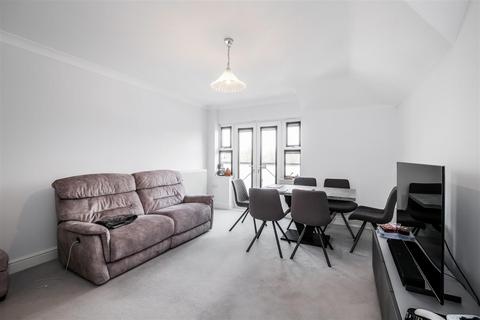 2 bedroom flat to rent, Maple Lodge, Roding Lane, Buckhurst Hill