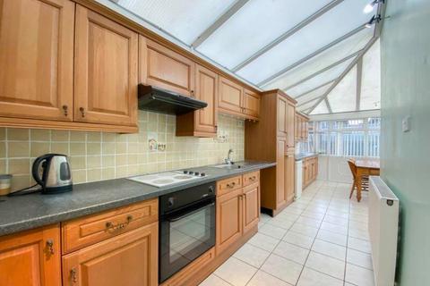 2 bedroom semi-detached house to rent, Parklands Road, Wolverhampton WV1