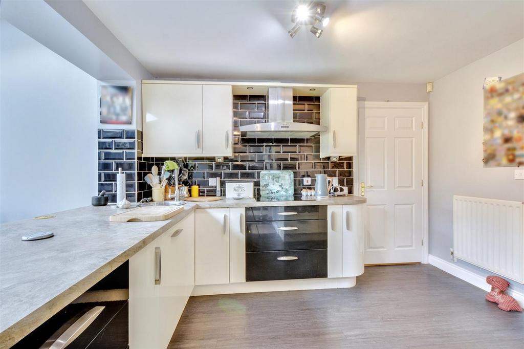 Kitchen 4.jpeg
