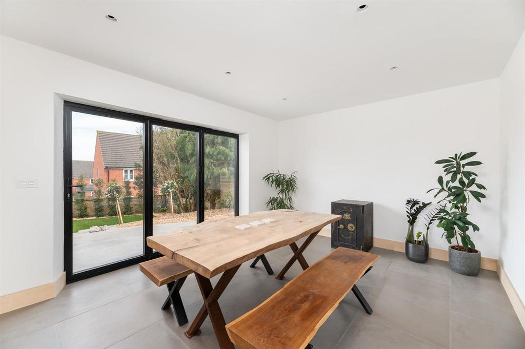 Kitchen/dining