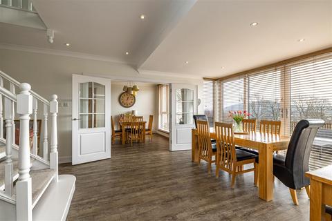 2 Nichol View, Galashiels, TD1 1NP