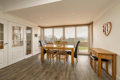 2 Nichol View, Galashiels, TD1 1NP