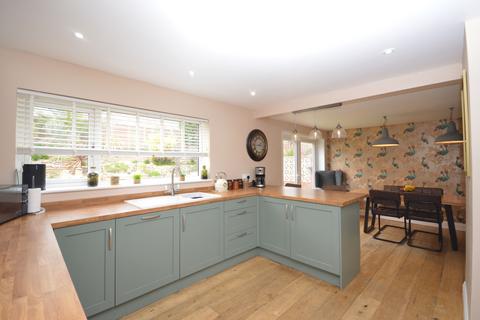 219 Downs Road, Folkestone, CT19 5PX