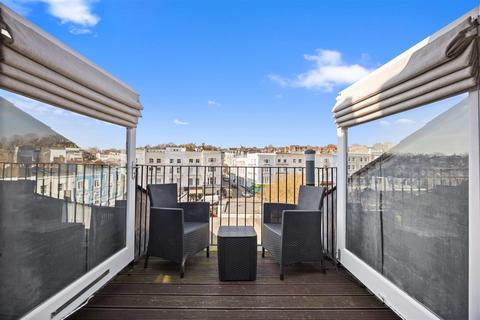 18e Belsize Park, London, NW3 4DU