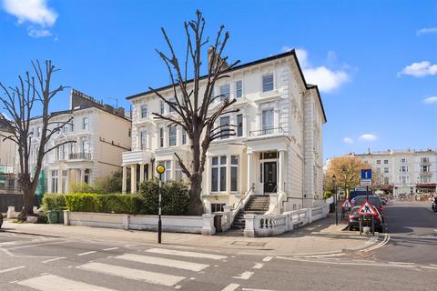 18e Belsize Park, London, NW3 4DU