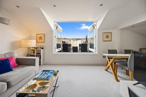 18e Belsize Park, London, NW3 4DU