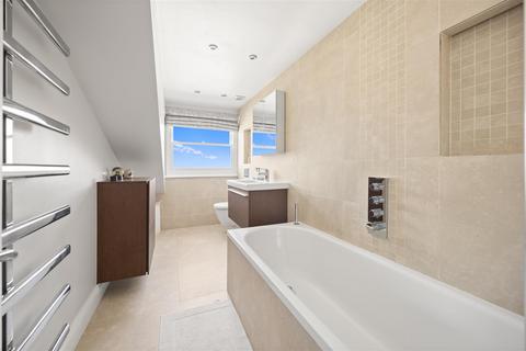 18e Belsize Park, London, NW3 4DU