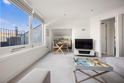 18e Belsize Park, London, NW3 4DU