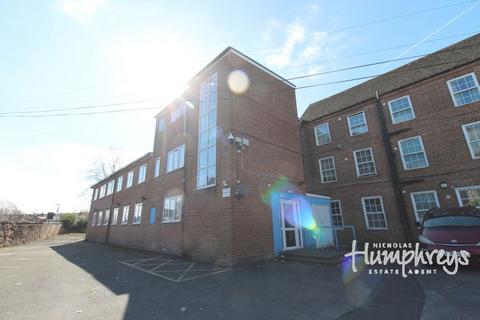 Studio to rent, Cardinal House, Bridge Road B8