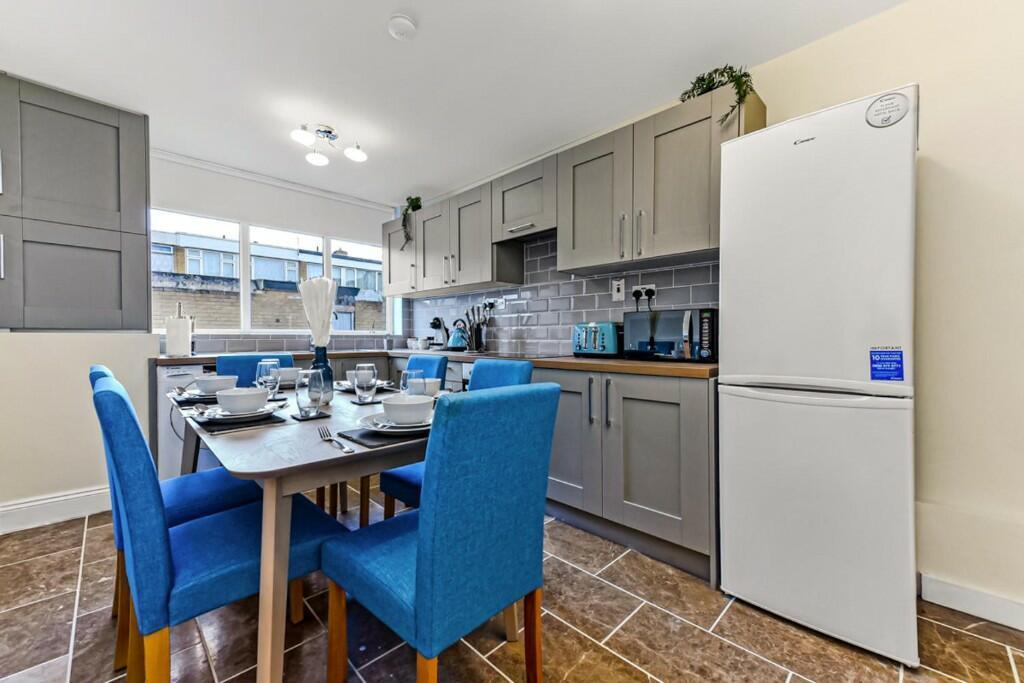 242054 Cassland Road Serviced Apartment IMG 20 0000.j