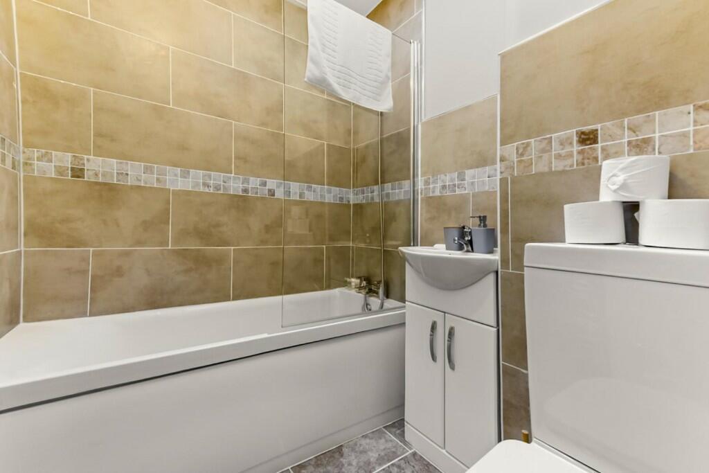 242054 Cassland Road Serviced Apartment IMG 17 0000.j