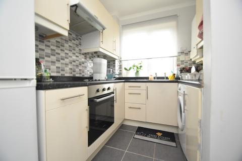 2 bedroom flat to rent, Clarendon Road, Southsea PO5