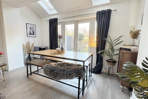 2 Broomes Park, Chadderton, Oldham, OL9 9GH