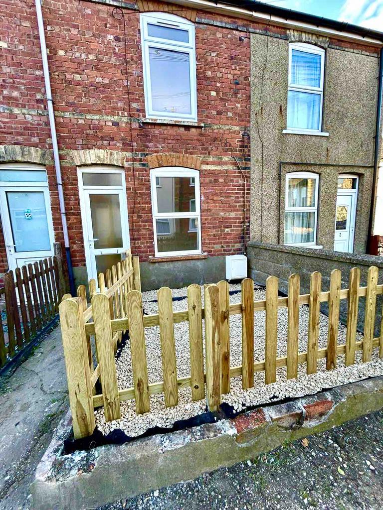 NEWLY RENNOVATED 2/3 Bed House to Let in Lincoln
