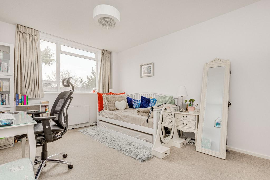 Bedroom / Study