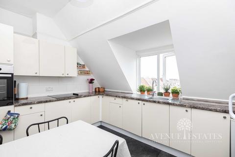 Flat 4, 11 Queens Road, Bournemouth, BH2 6BA