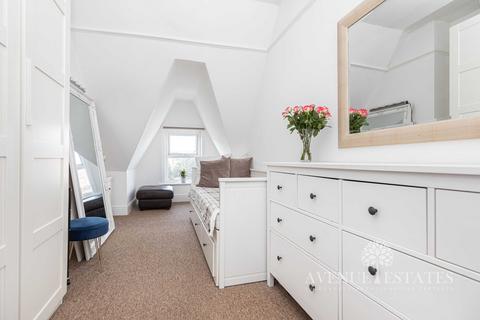 Flat 4, 11 Queens Road, Bournemouth, BH2 6BA