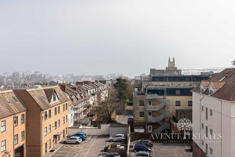 Flat 4, 11 Queens Road, Bournemouth, BH2 6BA