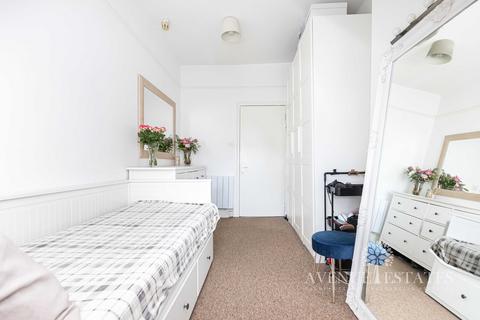 Flat 4, 11 Queens Road, Bournemouth, BH2 6BA