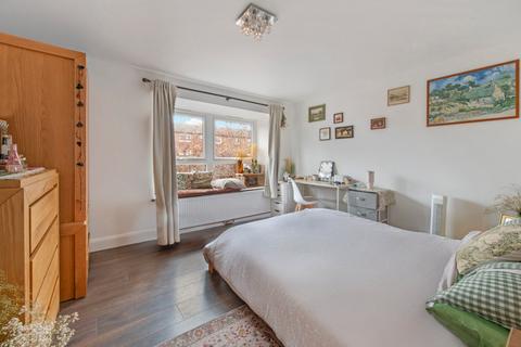 3 bedroom flat for sale, Pennyford Court, Henderson Drive, St John's Wood, London