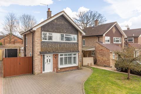 3 bedroom detached house for sale, Benhams Drive, Horley, Surrey, RH6