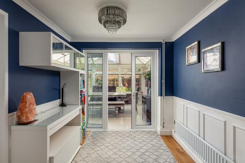 3 bedroom detached house for sale, Benhams Drive, Horley, Surrey, RH6