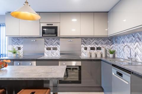 5 bedroom flat to rent, Gloucester Road, Bristol BS7