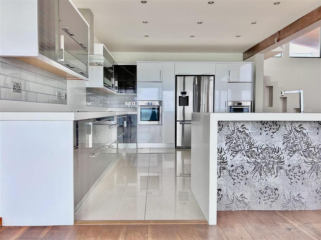KITCHEN.jpeg