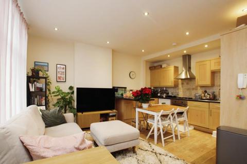 2 bedroom flat to rent, Longmead Avenue, Bristol BS7