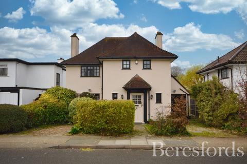61 Heath Drive, Romford, RM2 5QR