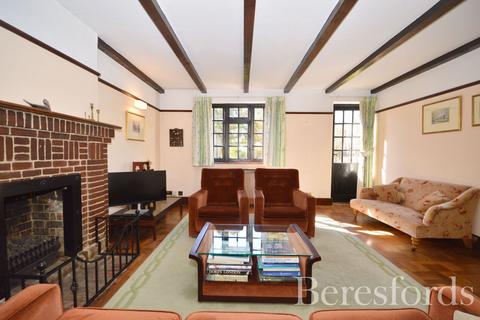 61 Heath Drive, Romford, RM2 5QR