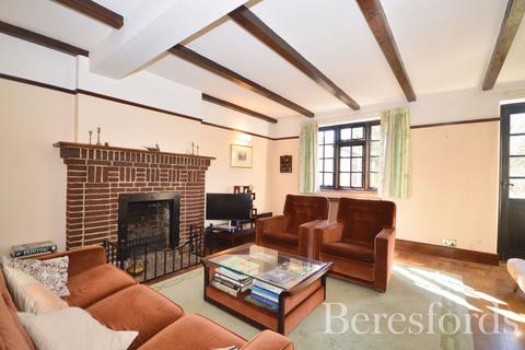 61 Heath Drive, Romford, RM2 5QR