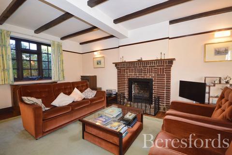 61 Heath Drive, Romford, RM2 5QR