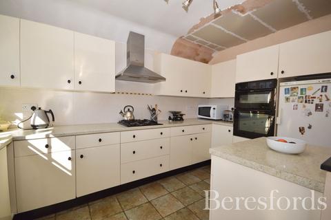 61 Heath Drive, Romford, RM2 5QR