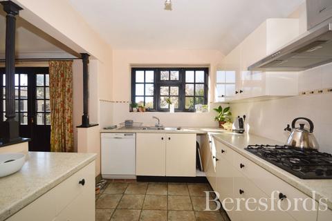 61 Heath Drive, Romford, RM2 5QR