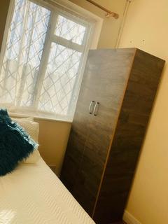 1 bedroom in a house share to rent, Raynton Drive, Hayes UB4