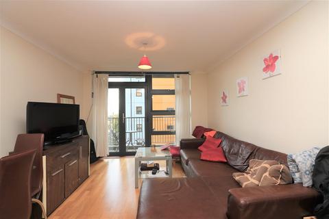 2 bedroom apartment to rent, Maltings Close, Bow, E3