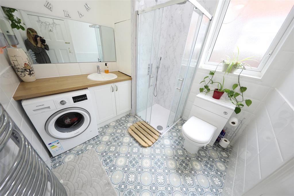 Shower/utility room