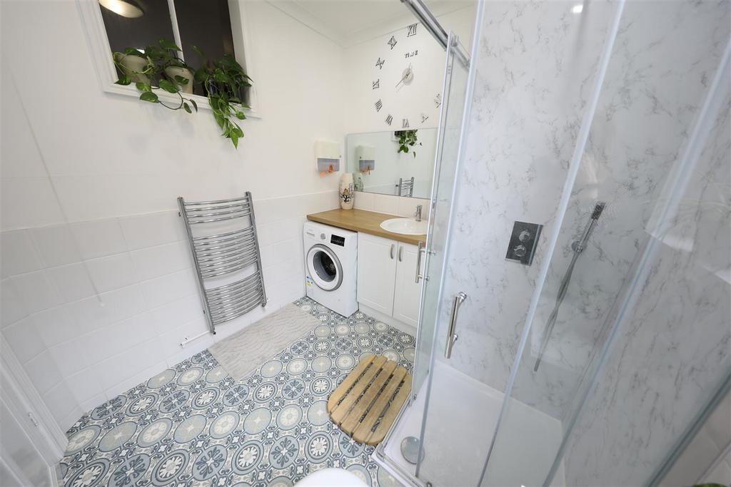 Shower/utility room